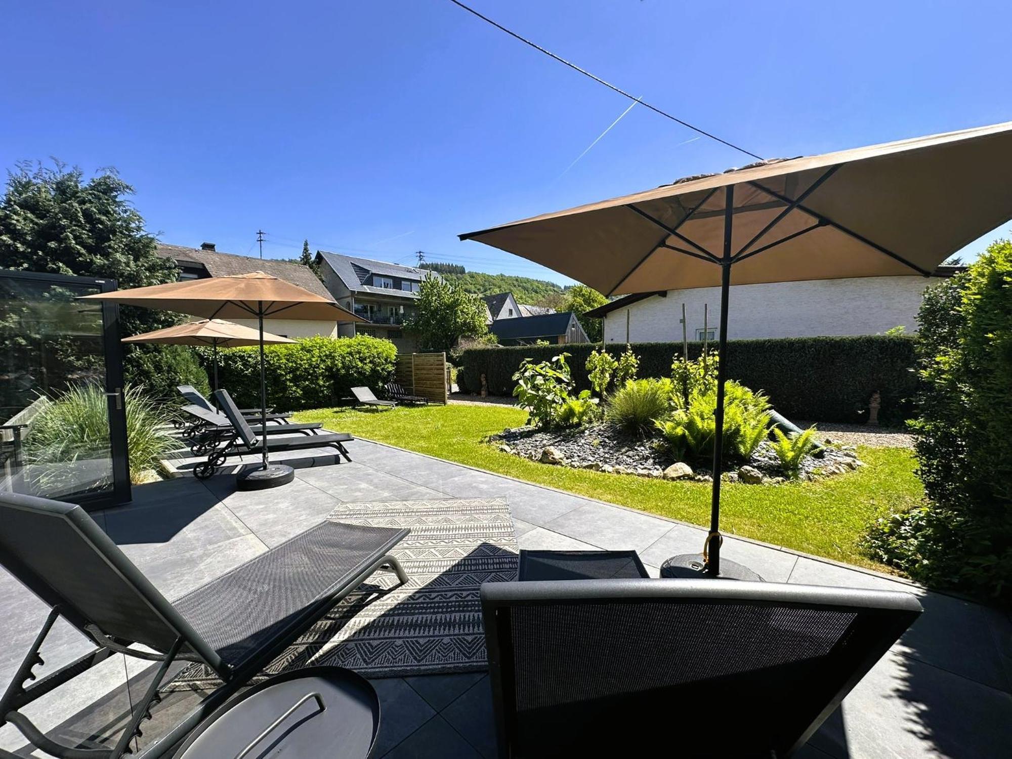 Moselhotel Weinhaus Simon 'Sauna'Restaurant'Eladesaeule Wintrich Exterior foto